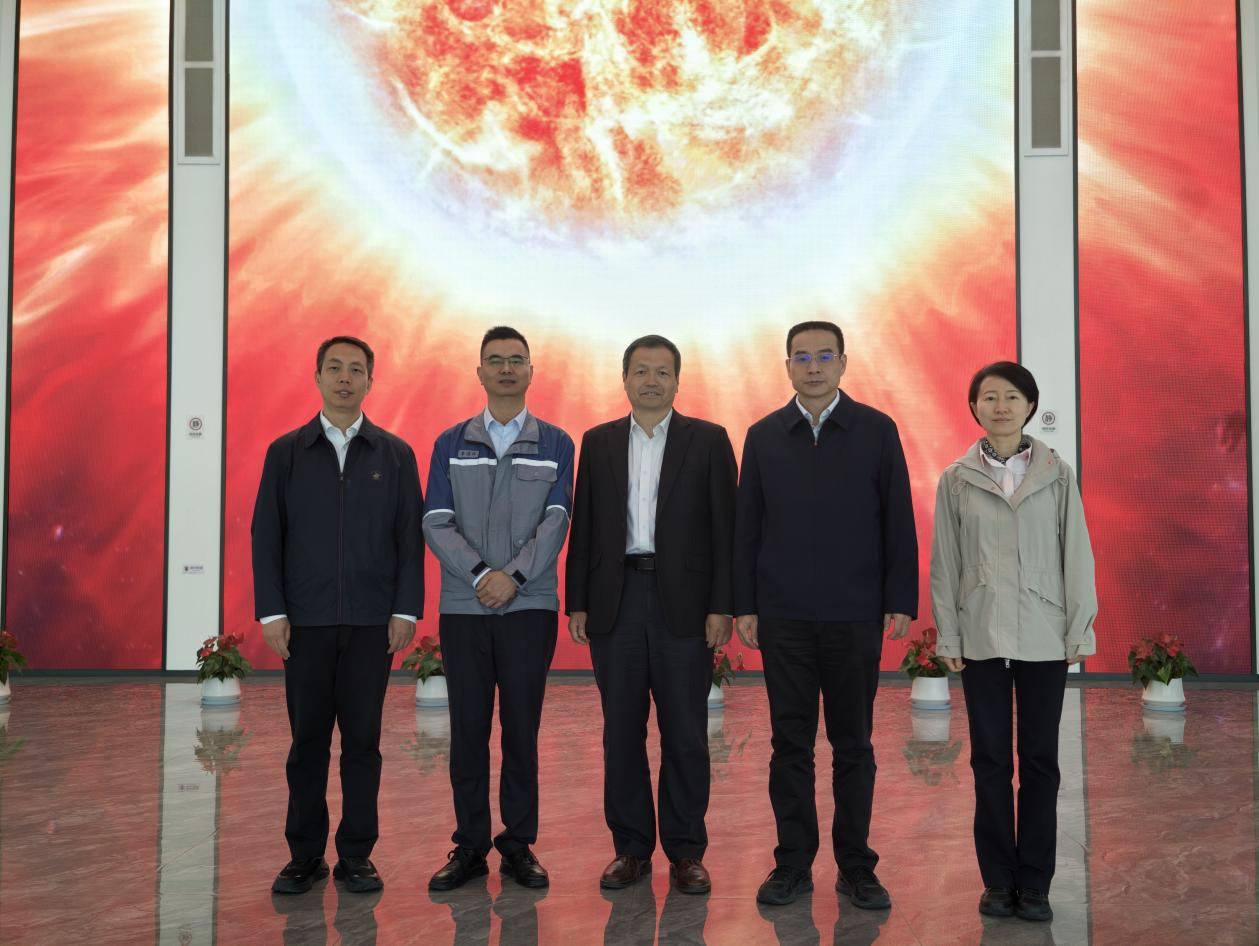 华芯投资及国开行领导莅临公司参观调研